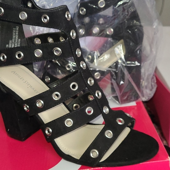 Shoes - Picture 2 of 4